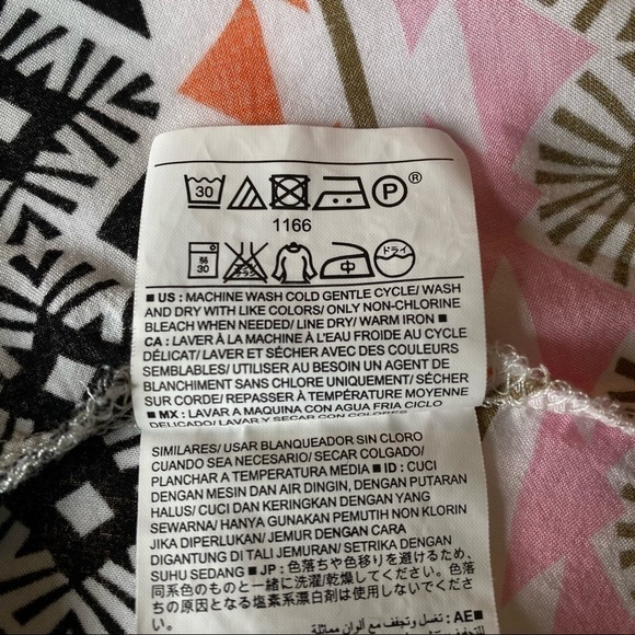 𝅺Old Navy Womens Tribal Print Criss Cross Strap White/ Pink/ Black Top Size XXL - Picture 8 of 8